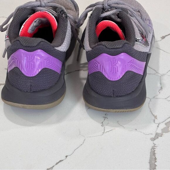 Nike | Kyrie Flytrap II Girls Size 2 Gray Purple Basketball Shoes AQ3413-003 - Picture 4 of 11